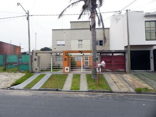 Imagen 16 de 19 de Venta De Casa 2 Dormitorios En Tolosa, La Plata