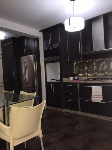 Imagen 7 de 17 de Townhouse En Venta En Lomas Del Este, 3 Niveles Conjunto Exclusivo Con Pozo De Agua, Doble Anillo De Seguridad Hermosas Áreas Sociales