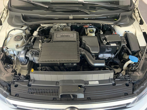 Imagen 12 de 13 de Volkswagen Polo 2018 1.6 Msi Comfortline