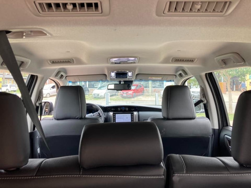 Imagen 13 de 19 de Toyota Sw4 2.8 Tdi 6 A/t 7 Asientos Srx 4x4 0km My2023