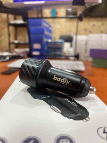 Imagen 2 de 3 de Cargador De Auto Budix 52.5w Carga Ultra Rapida Tipo C + Usb