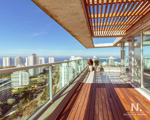 Penthouse De Tres Dormitorios En Venta Proximo Al Mar. Punta Del Este.