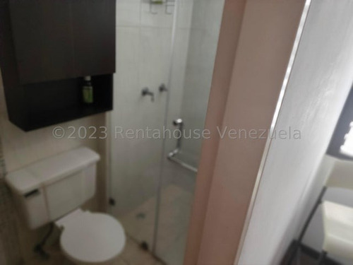 Apartamento En Venta En Los Chaguaramos. Yr242162. Apartamento 4hab 3 Baños, Maletero, Tanque De Agua; Muy Ventilado E Iluminado, Con Vista De 200 Grados Al Avila Y Panorámica De La Ciudad.