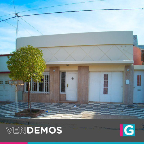 En Venta - Casa - Dos Dormitorios - Quincho - Punta Alta