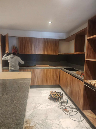 Pedregal Edificio Nuevo 15 Pisos Semiterminado Junto Artz