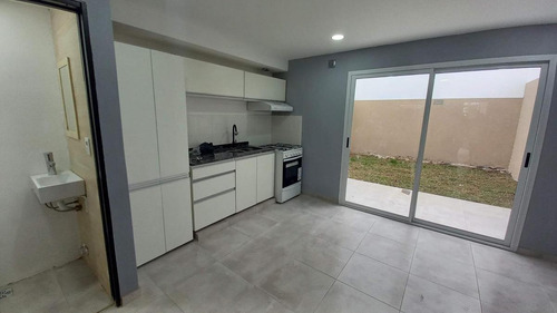 Imagen 5 de 15 de Duplex 2 Amb. Amplio Con Cochera Y Patio