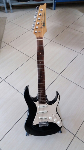 Imagem 1 de 4 de Guitarra Golden Stratocaster