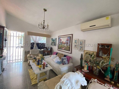 Naudy Escalona & Maribel Morillo Asesores Inmobiliarios De Rentahouse Venden Fabulosa Casa En Excelente Zona De Cabudare