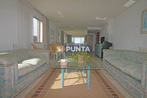 Imagen 4 de 8 de Apartamento En Venta Frente Al Mar