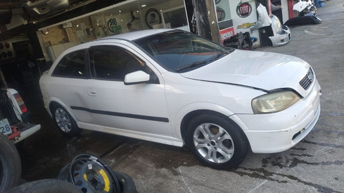 Imagem 2 de 11 de Sucata Gm Astra Hatch Gls 2 Portas 2.0 8v Manual Ano 2000