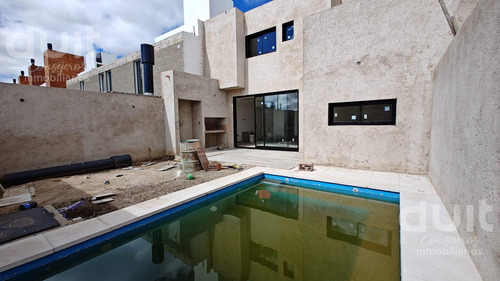 Venta Duplex De 3 Dor! 1 Dor En Planta Baja! Con Pileta!