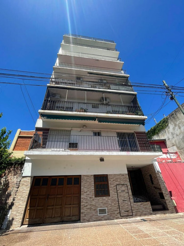 Al Frente Con Balcon - Cochera Y Patio