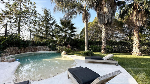 Imagen 4 de 30 de Casa En Venta De Categoría De Seis Ambientes En Abril Club De Campo