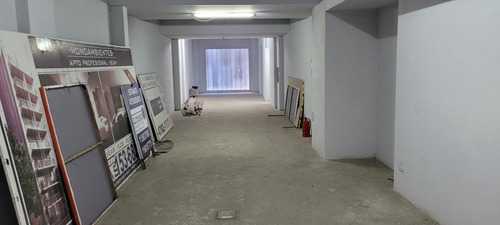 Venta De Amplio Local Con Sótano Sobre Calle Marcelo T De Alvear Al 1500. Excelente Ubicación