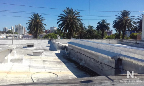 Hotel En Venta ( Ideal Para Hacer Aptos, Esta Frente A La Plaza De Maldonado)