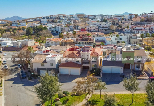 Casa En Venta En Fraccionamiento Rincon De Las Lomas Chihuahua, Chih.