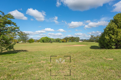Venta Lote De 2074 Mts - Barrio Everlinks - Frente Al Golf - Excelente Ubicacion