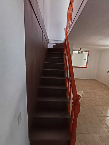 Casa De Dos Pisos 2h 2b 2e (92834)