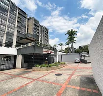 Comprar Vendo Agradable Apto 136 M2 En Conjunto Con Completas Áreas Comunes (piscinas, Squash, Parque, Parrillera), Urb. Los Samanes, Calle Cerrada Con Vigilancia Permanente En Sector Ampliamente Servido. 