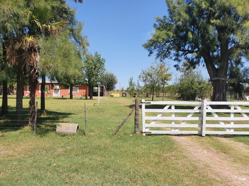 Venta Casa Quinta 4 Ambientes En Cañuelas, Cochera