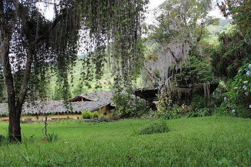 Se Vende Bella Finca De 10 Hectáreas Con Casa Colonial En Cacute Sector Santa Elena, Mérida.