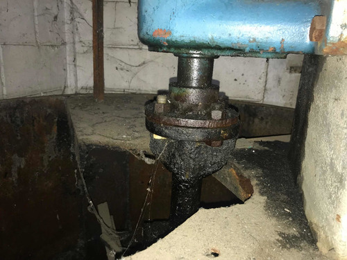 Tanques Con Motoreductor Electrico Y Eje Mezclador Sobrebase (Usado)