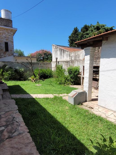 Chalet En Venta En Castelar Sur