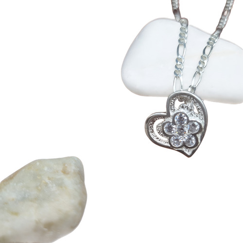 Plata Dije Corazón Con Flor Medalla Y Cadena Collar + Color Plateado