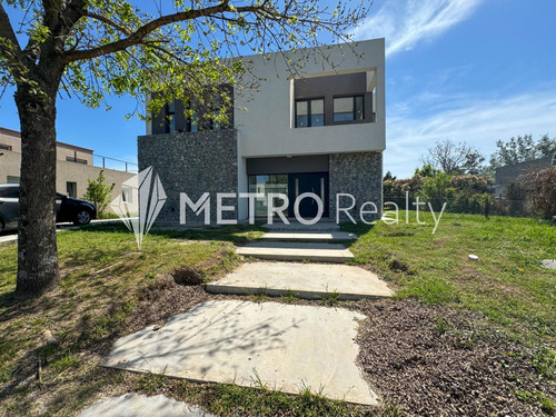 Casa En Haras De Santa María, Barrio Los Eucaliptos, Lote 30