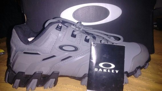 bota oakley echo