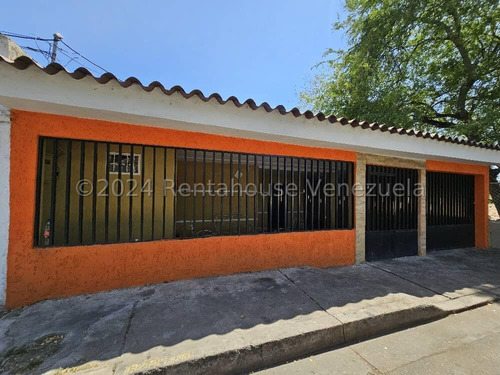 Casa En Venta En La Coromoto Maracay Aragua 24-20474 Irrr