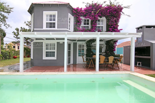 Casa De Cinco Dormitorios En Alquiler - En La Barra Punta Del Este
