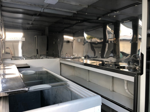 Food Truck Isidoc Equipado