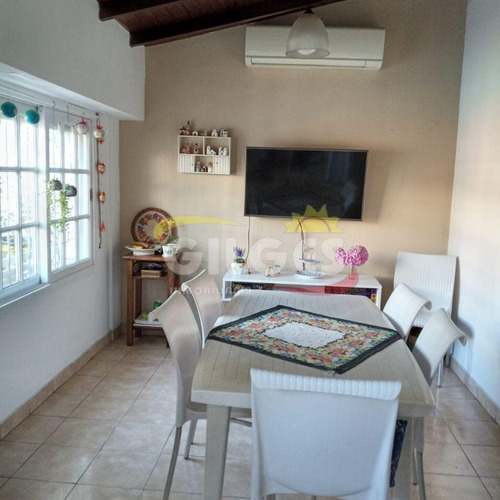Venta De Casa 6 Amb. Sobre Lote 10x33m² En Haedo