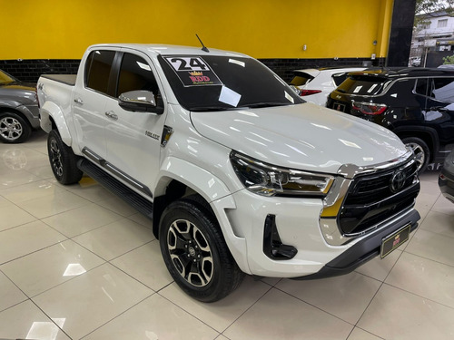 Toyota Hilux 2.8 D-4D TURBO DIESEL CD SRX PLUS 4X4 AUTOMÁTICO