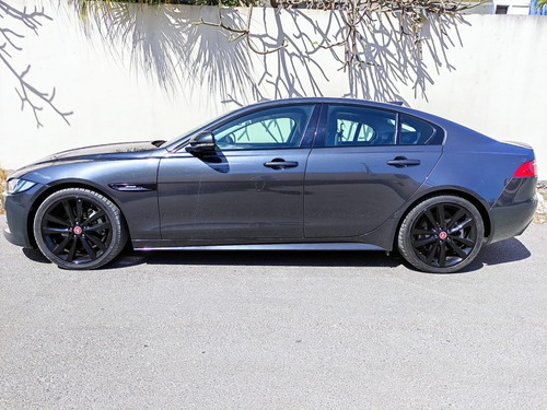 Imagen 2 de 13 de Jaguar Xe Le 1 R-sport 2.0 2018