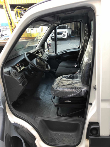 Imagem 4 de 12 de Iveco Daily 30s13 Bau Piso De Ferro