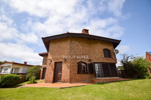 Casa En Alquiler Temporal En Piriápolis, Ideal Para Disfrutar En Vacaciones, Tres Dormitorios, Baño. A Metro Del Mar