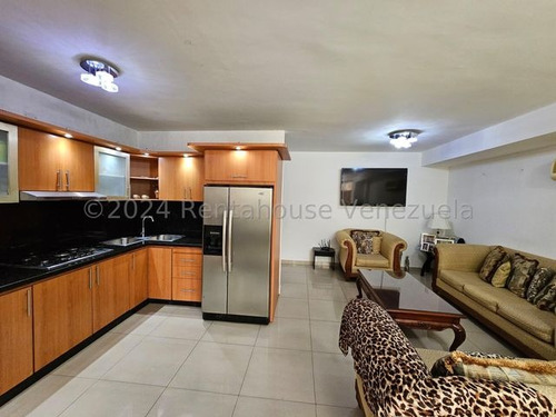 Amplio Apartamento Amoblado En Venta, Urb. Los Caobos, Maracay, Planta Electrica Y Pozo, 25-15272 Mv