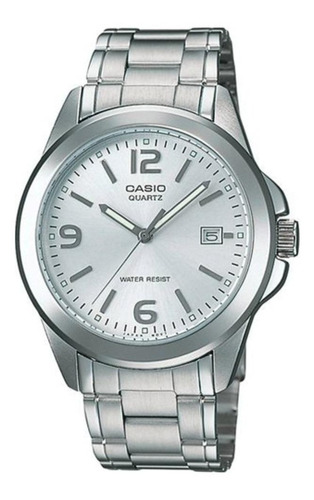 Reloj pulsera Casio Enticer MTP-1215 de cuerpo color plateado, analógica, para hombre, fondo plateado, con correa de acero inoxidable color plateado, agujas color gris y blanco, dial gris, minutero/segundero negro, bisel color plateado y desplegable