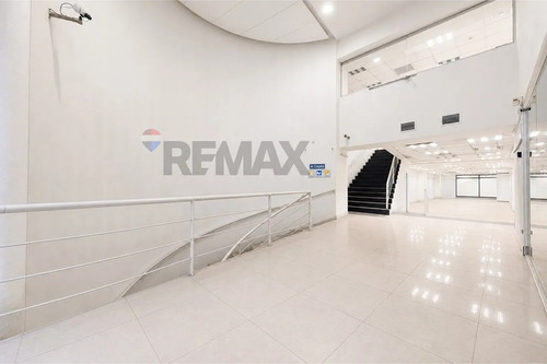 Local Comercial 1.002 M² Paseo Huérfanos