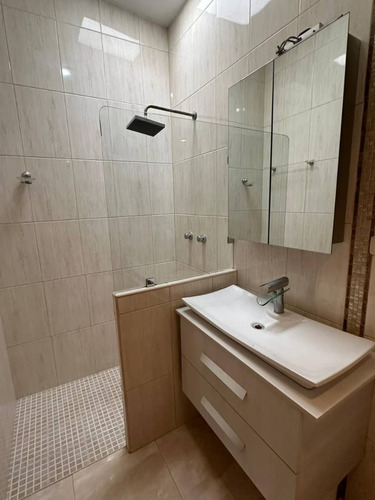 En Venta Acogedor Twonhouse En La Cuidad De Lecheria Estado Anzotegui