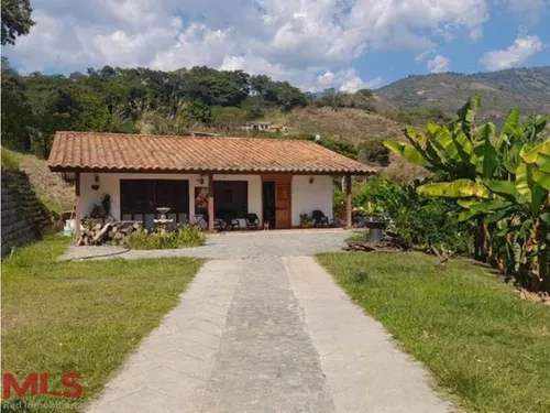 Hermosa Casa Campestre Estilo Colonial(mls#240873)