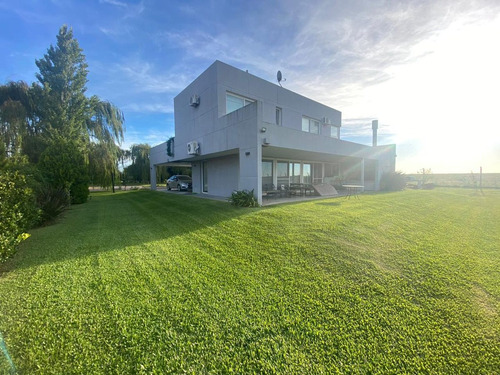 Casa En Venta En Pergamino Con Pileta