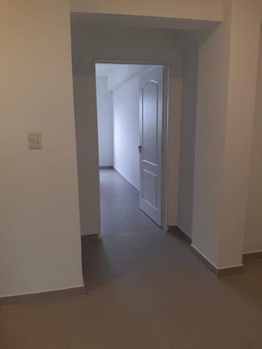 Imagen 14 de 16 de Edificio Comercial A Estrenar 12 Ambientes, Cocheras, Detalles De Categoría.