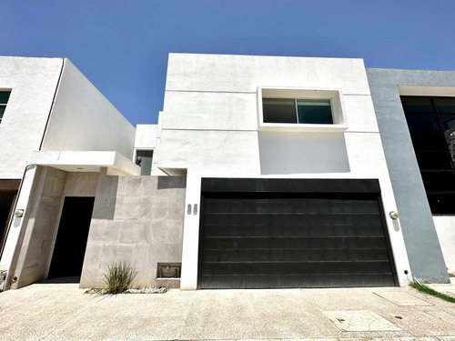 Casa En Venta En Santa Bárbara