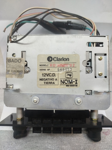 Autoestereo Clarion Radio Nissan 2 Canales (Usado)