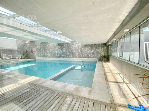 Imagen 17 de 25 de Venta Departamento En Playa Brava, Torre De Categoria, 2 Dormitorios Dependencia De Servicio