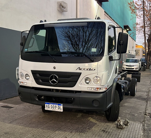 Mercedes Benz Accelo 815 / 2023 / Autoglas
