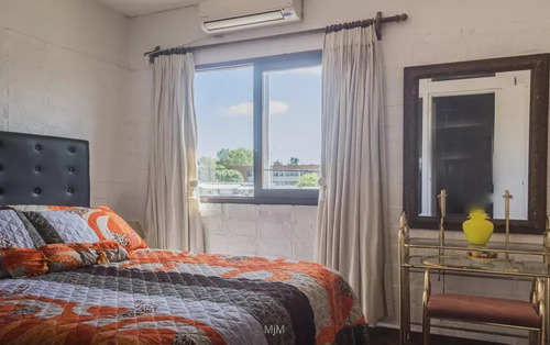 Casa En Venta De 2 Dormitorios C/ Cochera En Flor De Maroñas